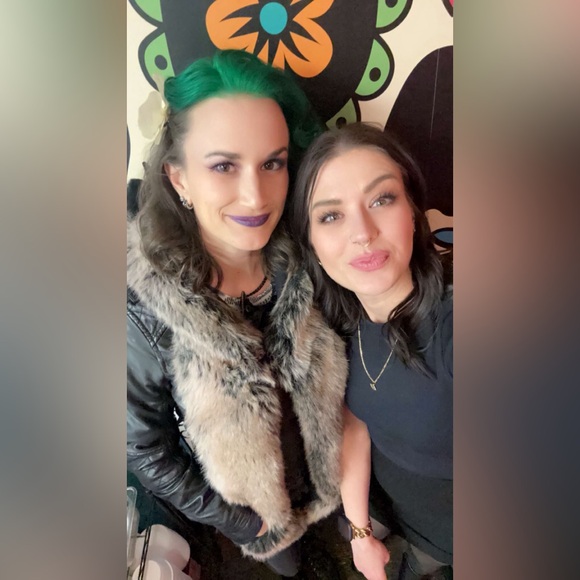 Meet your Posher, Dani - Picture 4 of 6